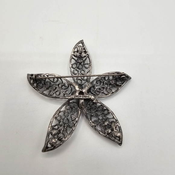 Beautiful Flower Brooch - Simon Chang - Spring Color Palette Flower Blossom - Picture 5 of 5